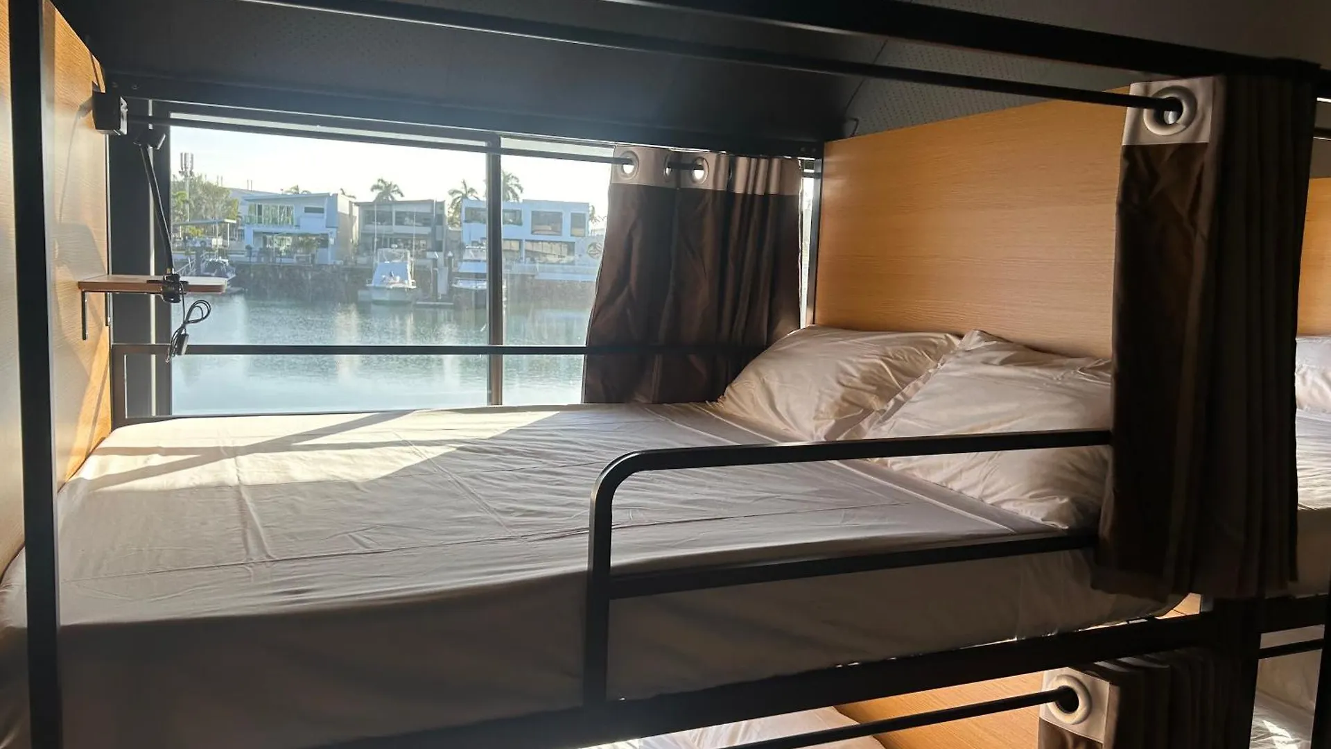 The Pier Pods On The Water- 50M From Townsville Bus Terminal And Ferry Terminal- Passport Id Requried 0*,  Australia