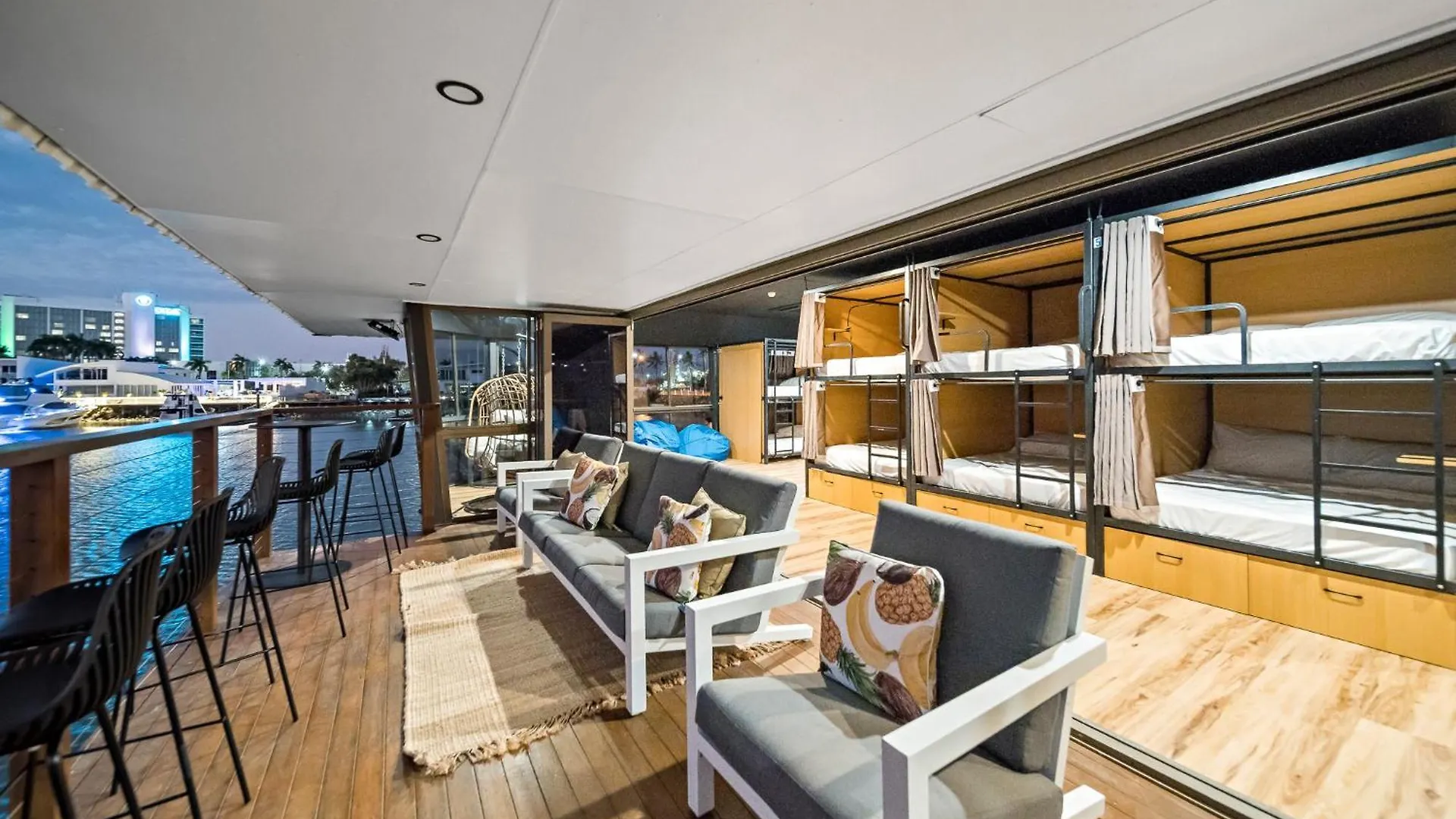 Capsule hotel The Pier Pods On The Water- 50M From Townsville Bus Terminal And Ferry Terminal- Passport Id Requried Australia