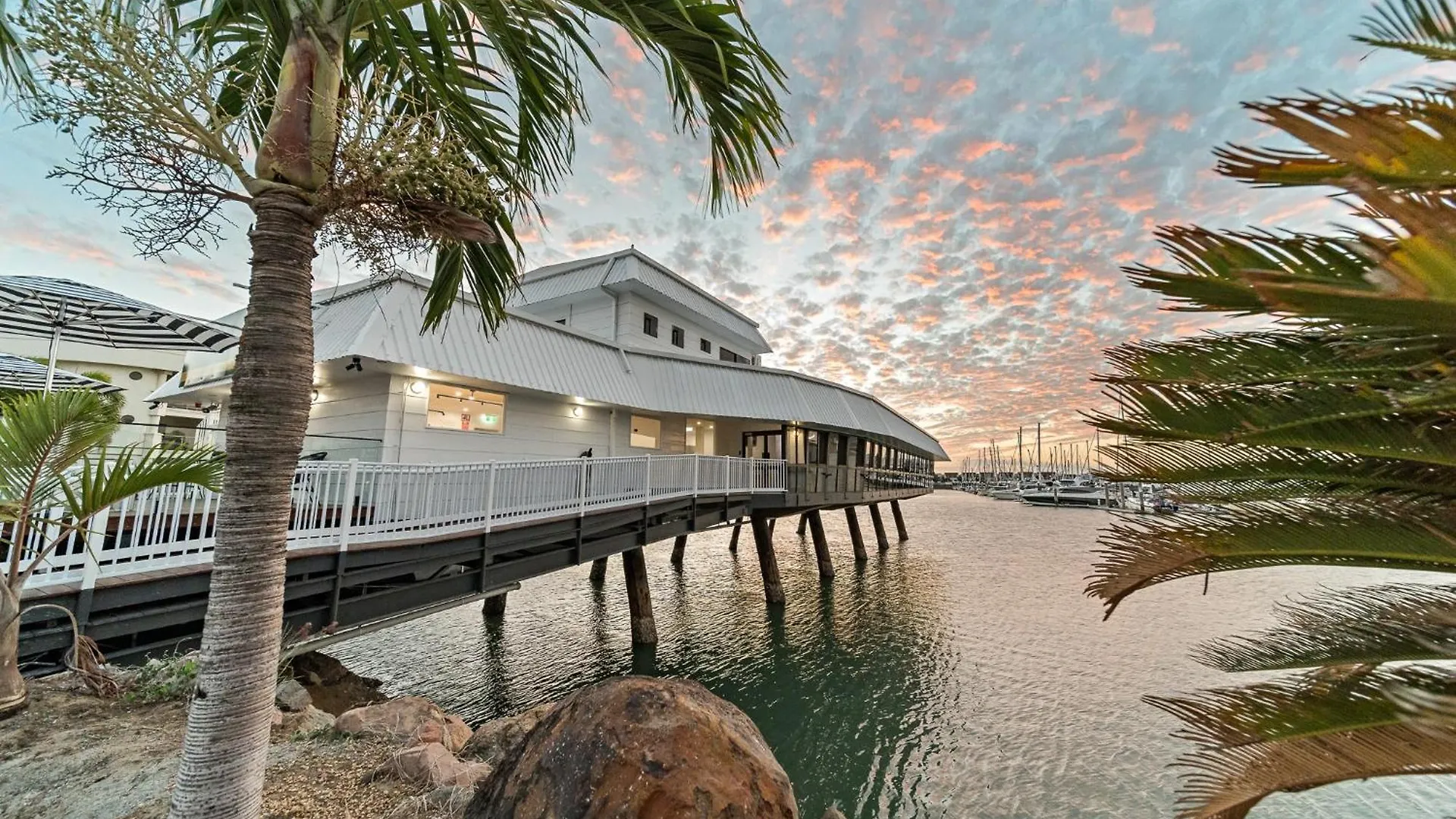 The Pier Pods On The Water- 50M From Townsville Bus Terminal And Ferry Terminal- Passport Id Requried 0*,