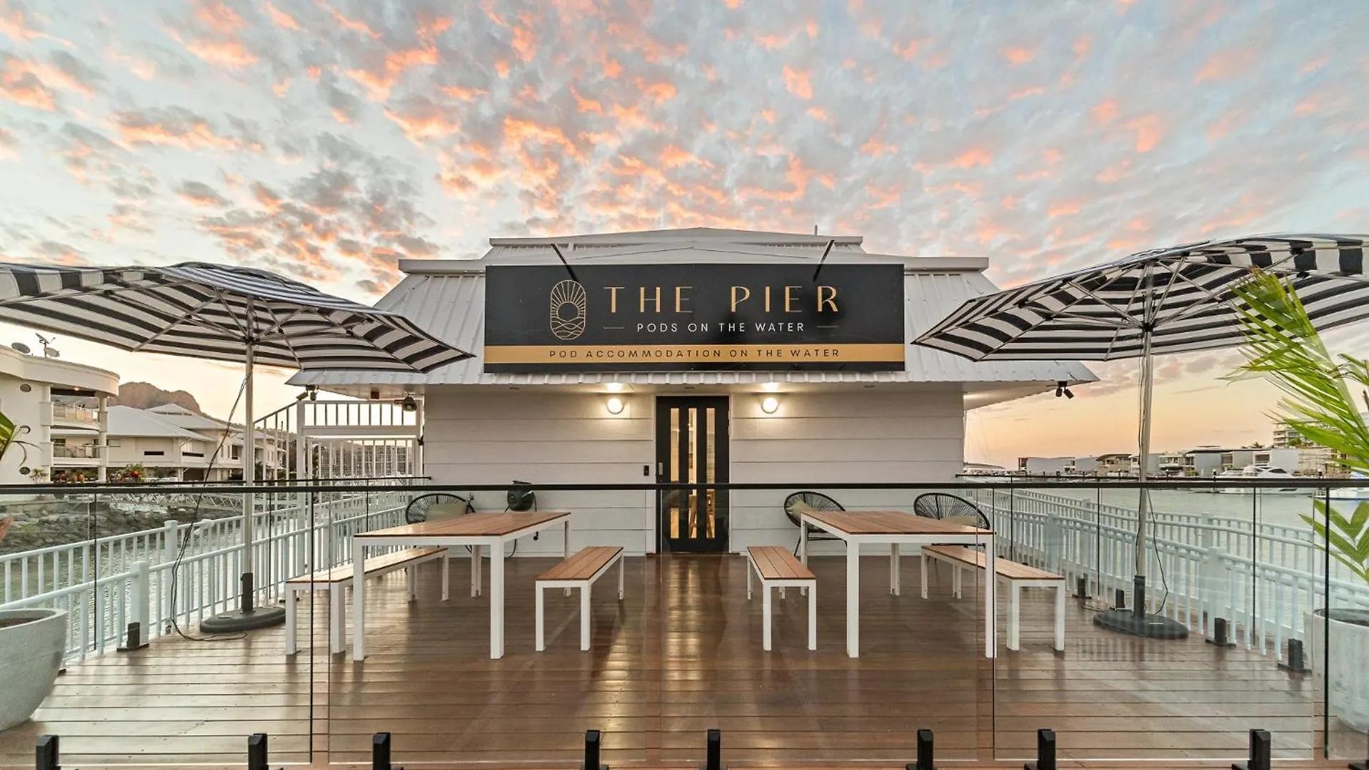The Pier Pods On The Water- 50M From Townsville Bus Terminal And Ferry Terminal- Passport Id Requried Capsule hotel