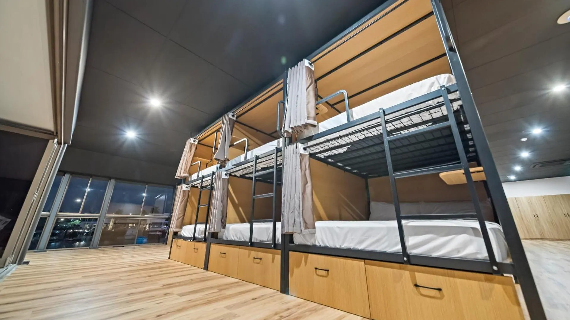 Capsule hotel The Pier Pods On The Water- 50M From Townsville Bus Terminal And Ferry Terminal- Passport Id Requried Australia